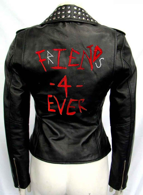Alexa Bliss’ Royal Rumble jacket had a tribute for The Fiend Bray Wyatt
“FrIEND 4 Ever”